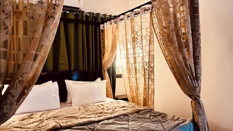 Deluxe Cottage | Egyptian cotton sheets, premium bedding, free WiFi, bed sheets