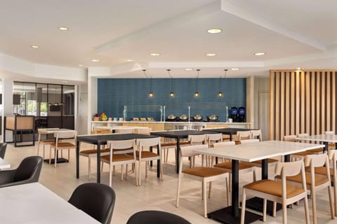 Daily buffet breakfast (USD 25 per person)