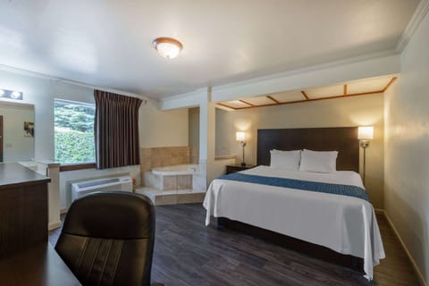 Suite, 1 King Bed, Non Smoking | In-room safe, desk, blackout drapes, iron/ironing board