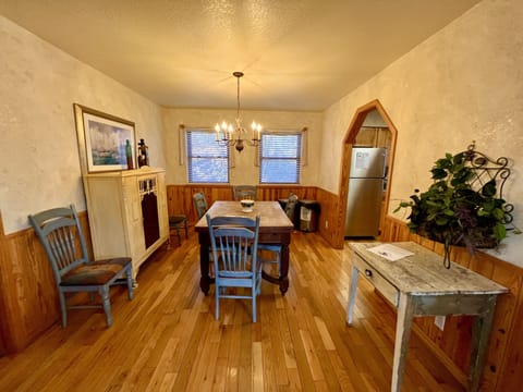 Cottage, 2 Bedrooms | Dining