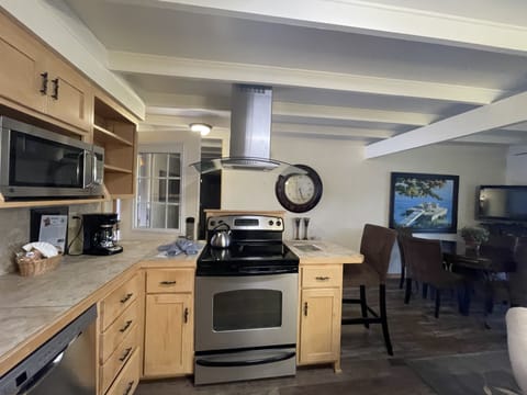 Cottage, 2 Bedrooms | Private kitchen | Fridge, oven, coffee/tea maker, toaster