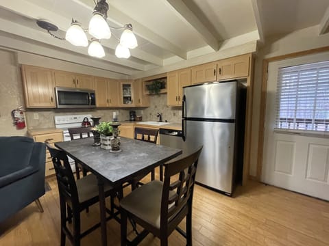 Cottage, 2 Bedrooms | Private kitchen | Oven, coffee/tea maker, toaster