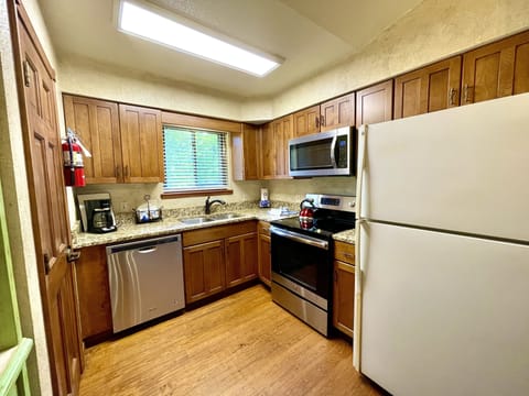 Cottage, 2 Bedrooms | Private kitchen | Fridge, oven, coffee/tea maker