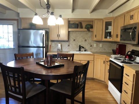 Cottage, 2 Bedrooms | Private kitchen | Oven, coffee/tea maker, toaster