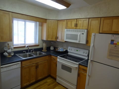 Cottage, 2 Bedrooms | Private kitchen | Fridge, coffee/tea maker, toaster