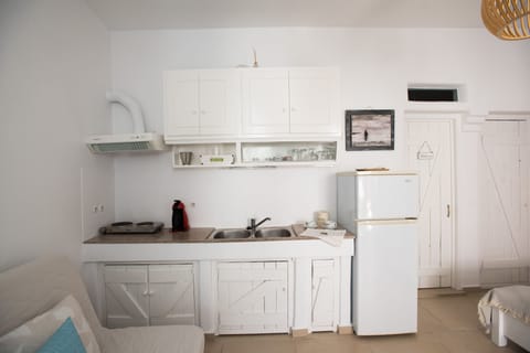 Deluxe Double Room | Private kitchen | Mini-fridge, espresso maker, coffee/tea maker, electric kettle