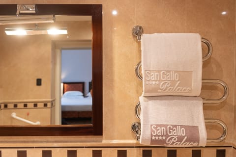 Comfort Double Room | Bathroom | Hair dryer, bidet, towels