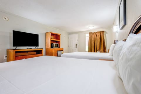 Standard Room, 2 Double Beds, Non Smoking | Free WiFi, bed sheets
