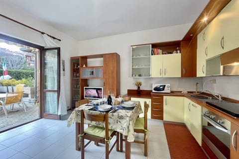 Family Apartment, 2 Bedrooms, Mountainside (Casa del Limone) | Private kitchen | Fridge, microwave, oven, stovetop