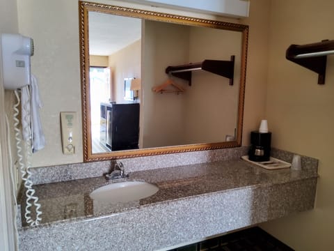 Comfort Double Room, Non Smoking | Bathroom sink