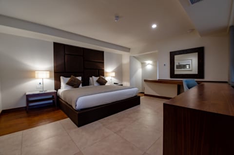 Deluxe Penthouse, Private Pool (Free fully stocked minibar) | Premium bedding, in-room safe, desk, laptop workspace