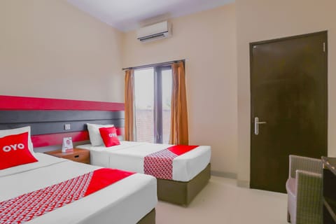 Standard Twin Room | Desk, laptop workspace, free WiFi, bed sheets