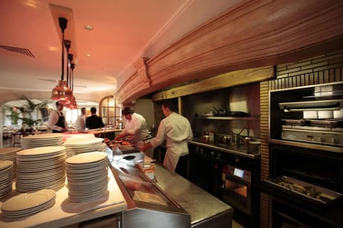 Lunch and dinner served, Modern European cuisine