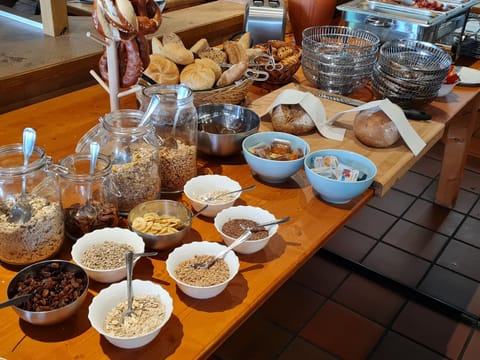 Daily buffet breakfast for a fee