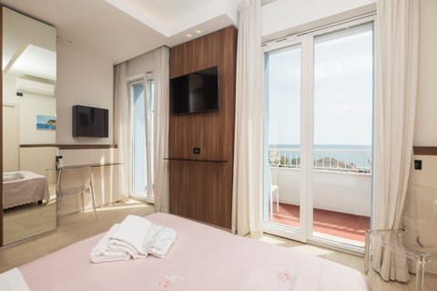 Double Room, Sea View | Select Comfort beds, minibar, in-room safe, desk