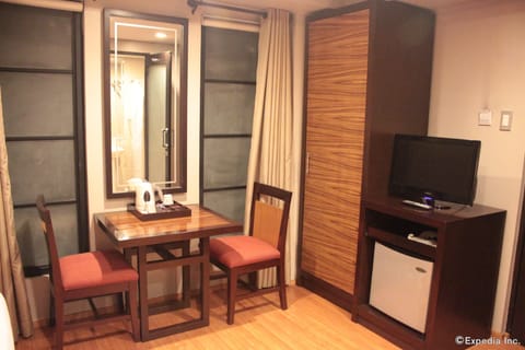 Deluxe Room | In-room dining