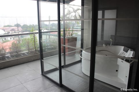 Penthouse Suite | Jetted tub