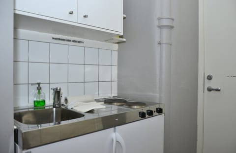 Budget Ministudio Apartment For Two | Private kitchenette | Fridge, stovetop, coffee/tea maker, electric kettle