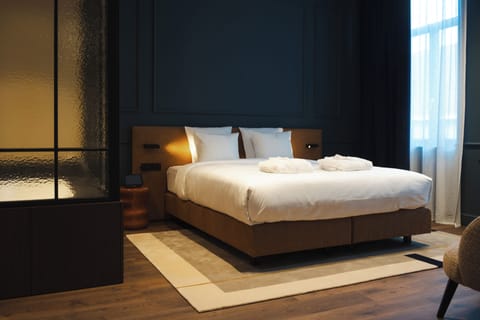 The Roomy | Minibar, in-room safe, individually decorated, individually furnished