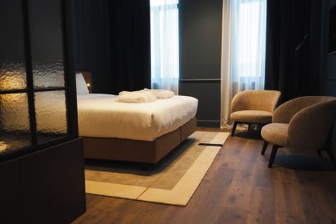 The Roomy | Minibar, in-room safe, individually decorated, individually furnished