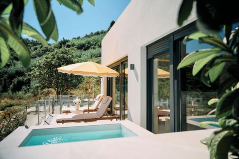 Luxury Studio Suite | Terrace/patio