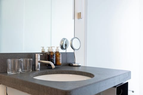 Design Double Room | Bathroom | Free toiletries, hair dryer, heated floors, towels