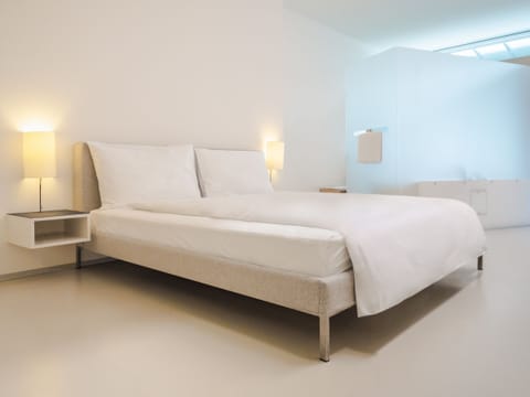 Design Double Room | Hypo-allergenic bedding, free minibar, in-room safe, desk