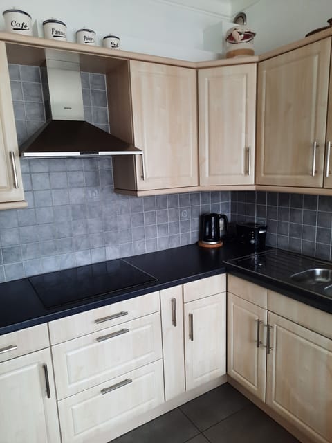 Family Apartment, 2 Bedrooms, Non Smoking, Corner | Private kitchen | Fridge, microwave, coffee/tea maker, electric kettle