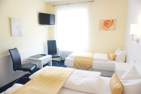 Twin Room | Desk, laptop workspace, soundproofing, free WiFi