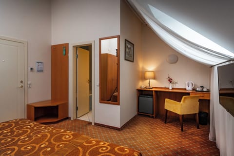 Standard Double or Twin Room | In-room safe, individually decorated, individually furnished, desk