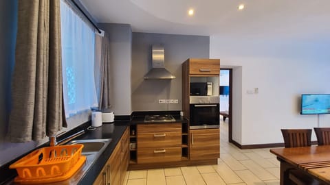 Apartment, 1 Bedroom | Private kitchen | Full-size fridge, microwave, oven, toaster