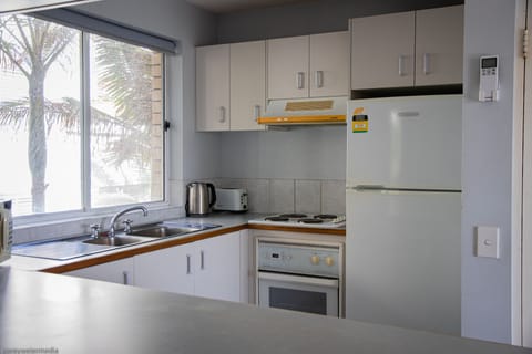 Family Apartment, 2 Bedrooms, Partial Ocean View | Private kitchen | Fridge, microwave, oven, stovetop