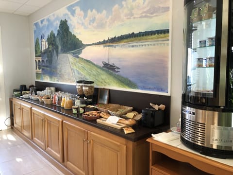 Daily buffet breakfast (EUR 11 per person)