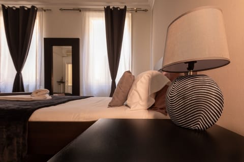 Superior Triple Room | Desk, blackout drapes, free WiFi, bed sheets