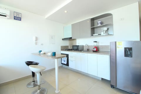 Romantic Studio | Private kitchen | Full-size fridge, microwave, oven, stovetop