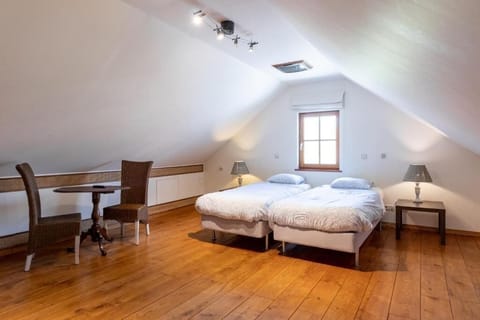 Family House, 2 Bedrooms | Premium bedding, free cribs/infant beds, rollaway beds, free WiFi