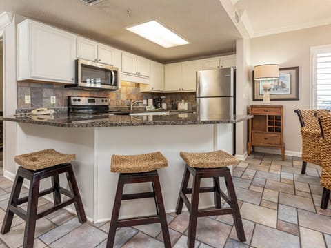 Condo, 3 Bedrooms | Private kitchen | Fridge, oven, coffee/tea maker