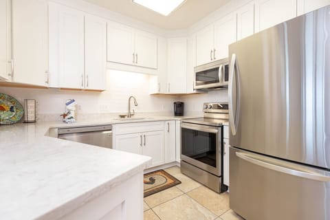 Condo, 2 Bedrooms | Private kitchen | Fridge, oven, coffee/tea maker