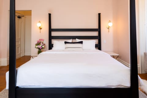 Room 1: Best-of-King Barrier Free Suite | Premium bedding, pillowtop beds, individually decorated