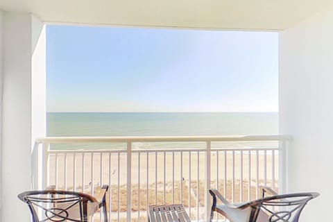 Room (Studio, Oceanfront) | Balcony