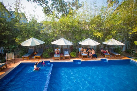 Outdoor pool, pool umbrellas, sun loungers