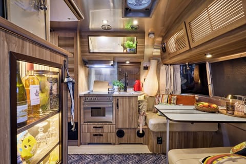 Caravan | Free WiFi, bed sheets