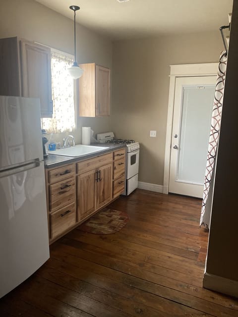 Family Apartment | Private kitchen | Full-size fridge, oven, stovetop, coffee/tea maker