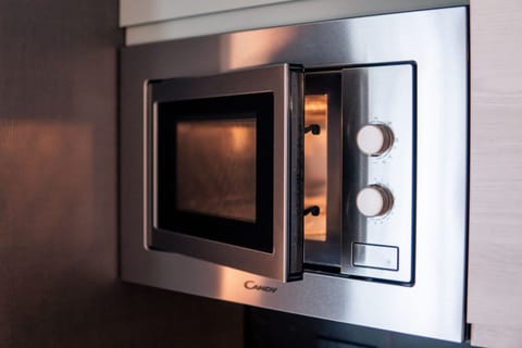 Standard Apartment | Private kitchen | Oven