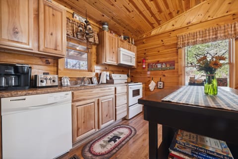 Cabin, 1 Bedroom | Private kitchen | Fridge, oven, coffee/tea maker, toaster