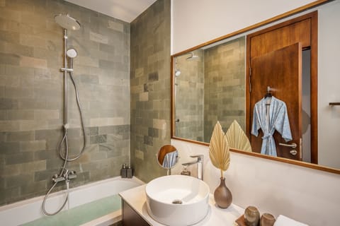 Suite, 2 Bedrooms | Bathroom | Shower, rainfall showerhead, free toiletries, hair dryer