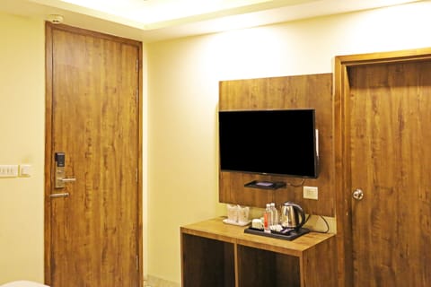 Deluxe Double or Twin Room, City View | Soundproofing, free WiFi, bed sheets