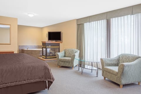 Deluxe Suite, 1 King Bed, Non Smoking | Desk, blackout drapes, iron/ironing board, free cribs/infant beds