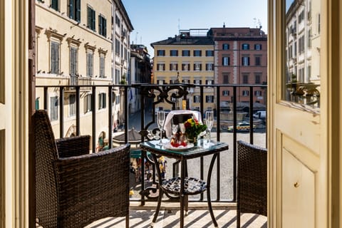 Deluxe Suite, Balcony, City View | Terrace/patio