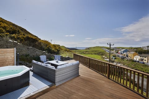 Luxury Penthouse | Private spa tub